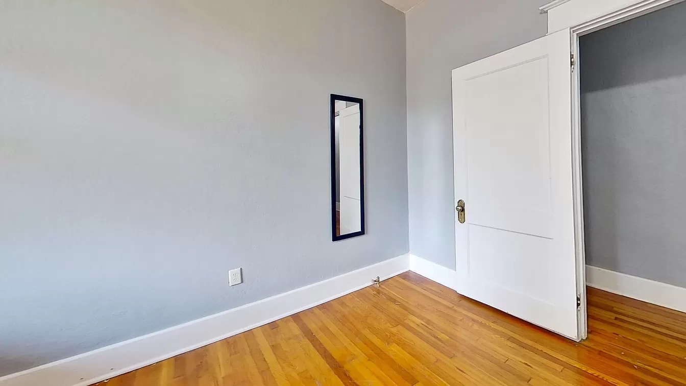 2727 Broadway Avenue - 4
